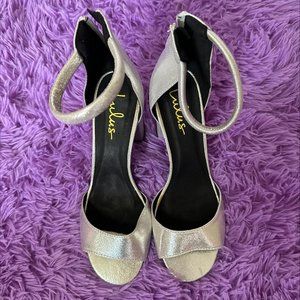 LULUS GUN METAL‎ SILVER ANKLE STRAP BLOCK HEELS- SIZE 8